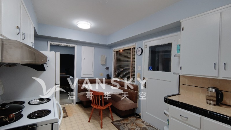 250422000049_Kitchen and Breakfast table.jpg